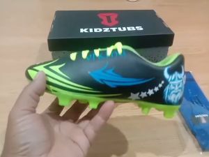 Paket Komplit Sepatu Bola Anak & Kaos Kaki Usia 6-10 Tahun