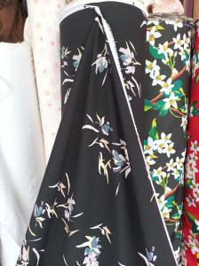 Kain Wolycrepe Motif Premium Harga Setengah Meter