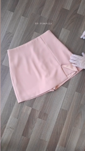 กางเกง กระโปรง ด้านใน กางเกงขาสั้นเป็นผ้า เหมือนด้านนอกค่ะ จะมีน้ำหนัก เป็นทรง สวย ค่ะ