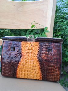 Hàng Si túi cluk cầm tay da cá sấu gù