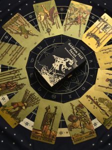 Portable Luxury Unique Waterproof Gold Foil Black Gold Wt Tarot Cards Elegant Strategy Tabletop Game for One Player