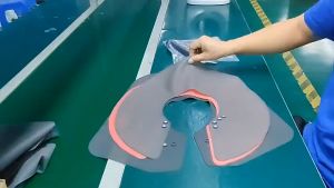 Tatakan Kip Klep Potong Rambut Salon Silicone Alas Potong Rambut Cutting Collar Cape Barber Waterproof