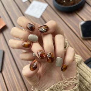 Hesasa Designer Handmade Ice Amber Nail Art Pure Handmade Wearable Nail Tips with Dyeing Technique Nail Beauty Tools