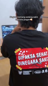 Kaos Dipaksa Sehat Di Negara Yang Sakit / Baju Tshirt Distro Peringatan Darurat / Pakaian pria wanita