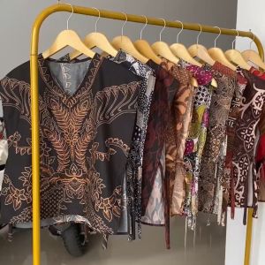 Mengenal Vest Batik Katun: Pilihan Rompi Batik Casual untuk Acara Santai