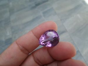 PY Beauty+++ ร้านนี้ขายแต่ของแท้ - พลอยอเมทิสต์ 24.20 กะรัตจากถุงเดือนกุมภาพันธ์ สะสมกับเดือน 24 ชั่วโมง ให้ความสวยค่ะ