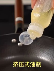 HTF 500ML Oil Bottle Kitchen Oil Spray Bottle Condiment Squeeze Bottles