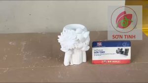 Tượng thạch cao không kèm màu cô bé cầm hoa hướng dương làm giá đỡ bút bình hoa mini trang trí bàn học