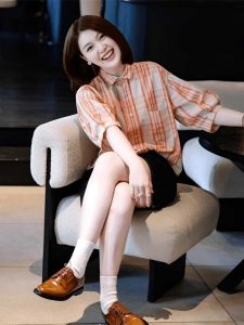 เสื้อเชิ้ตแขนสั้นผู้หญิงฤดูร้อนปี 2025 ทรงหลวม แขนยาว 5 ส่วน เสื้อเชิ้ตกันแดด ทรงปกติ สไตล์เกาหลี คอโปโล ลายสก็อต