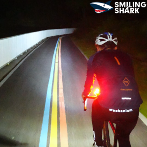 QXD501ฉลามยิ้ม LED ไฟจักรยานสำหรับเด็ก4โหมดพร้อมแตรสว่างสุดๆไฟจักรยานแบบชาร์จไฟได้ไฟจักรยาน Type-C ขี่จักรยานกลางคืนหน้ากลางแจ้งกันน้ำ