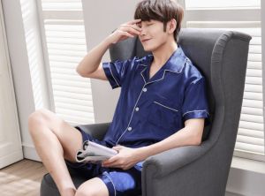 ชุดนอนผ้าซาตินแบบเเขนสั้น ขาสั้น