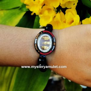 กำไลหินมงคล พร้อม พร้อม ฮก ลก ซิ่ว เลี่ยมกันน้ำแกะลายเลเซอร์เคลือบเรซิ่น ผ่านพิธีปลูกเสกแล้ว หลวงปู่สม ปิยธมฺโม วัดหนองบง จ.ลพบูรี