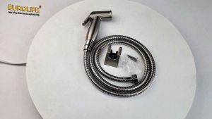 Bộ xịt vệ sinh cao cấp tăng áp cao khóa thông minh chất liệu nhựa ABS mạ màu đen màu vàng Eurolife EL-X13