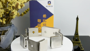 45*45mm Intensitas Tinggi Glass Clip Persegi Dan Kokoh Penjepit Sekat Kaca Brushed Stainless 90 Satu sisi/Dua sisi Derajat Bracket Kaca Kamar Mandi Penjepit Ambalan Rak Kaca SUS 304 KACA Stenlies Silver L Klip Kaca Dinding