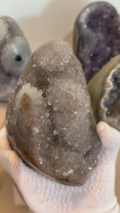 Natural Brazil Amethyst Geode Medium 9 x 9 x 13 cm 1.27 kg | Self-Standing Light Purple Quartz | Home Decor | Unique Gift