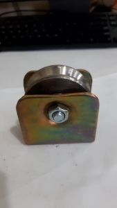 Roda Besi AS 8CM Siku (V) Untuk Pintu & Pagar