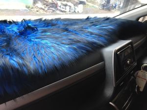 KARPET BULU DASHBOARD MOBIL / ALAS BULU DASBOARD MOBIL