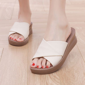 Wedge Thick Sole Mom Slippers Outwear Leather Surface Casual Fashion Womens Slim Looking Mid Heel Slippers Middle-Aged Soft Bottom