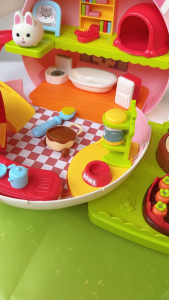 ชุดเล่นบทบาทสวนกระต่าย สำหรับเด็ก - บ้านสัตว์เลี้ยงพกพา พร้อมตุ๊กตาสัตว์ เฟอร์นิเจอร์ และอุปกรณ์เสริม ชุดเล่นแฟนตาซี สำหรับเด็กเล็ก สาวๆ และชายๆ อายุ 3-6 ปี