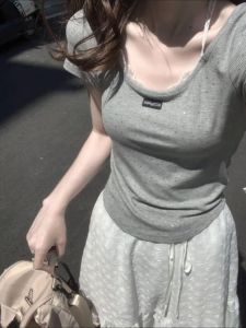 Áo Thun Nữ Cổ Chữ U Màu Xám Tay Ngắn Mùa Hè Ôm Vừa Vặn Cổ Chun Áo Lót Ren Tay Ngắn Dài Vừa Vặn Thường Ngày