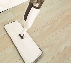 ม๊อบดันฝุ่น สเปรย์ม็อบถูพื้น Lazy Mop สำหรับถูพื้น ไม่ต้องบิดผ้า กระบอกเก็บน้ำ 350ml. หัวแปรงหมุนได้รอบทิศ himalife