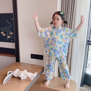 ชุดนอนเด็ก ผ้าฮาวายคอวีแขนสั้นขายาว ชุดนอนเด็กชาย ชูดนอนเด็กหญิง มีกระดูมหน้า นอนใส่เที่ยวชูดเดียวได้ คู่หน้า 100-150 ราคา ส่วนผสม