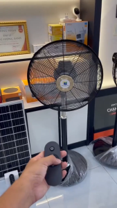 Quạt năng lượng mặt trời sạc tích điện Solar Fan 18 inch 25W 60000mAh 5 cánh quạt cây cao cấp pin siêu trâu có điều khiển xoay 180 độ mạnh như quạt chạy điện