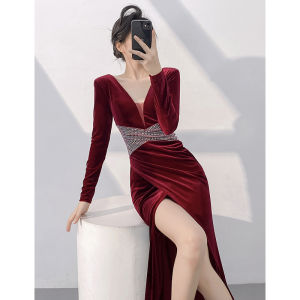 Red Seductive Slim Fit Velvet Evening Dress Exquisite & New Engagement Wedding Host