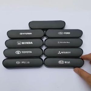 Bảng Số Điện Thoại Có Hình Logo Hãng Xe Đặt Trên Taplo Xe Hơi Khi Dừng Đỗ Xe Tiện Lợi