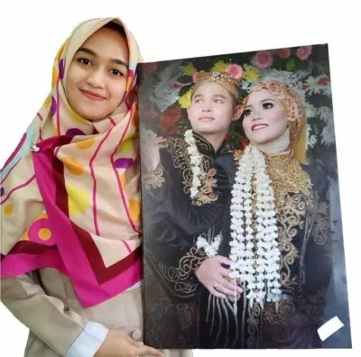 CETAK FOTO DI BINGKAI 20R BESAR LAMINASY GLOSSY