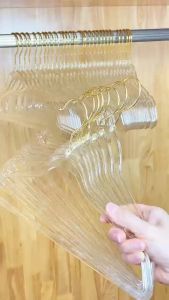 [โรงงานขายเอง] ไม้แขวนเสื้อพลาสติกแบบใส ลายกลิตเตอร์ ไม้แขวนเสื้อกันลื่น แขวนผ้าประดับลายกลิตเตอร์ด้านใน สีสดใสน่ารัก ขนาด 40*22mm รุ่น.N10