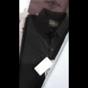 Kemeja Polos Lengan Pendek Pria Warna Hitam Hem Kasual Formal Bahan Lembut Nyaman Dipakai Harian
