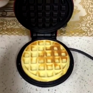 [SG] Portable waffle maker mini breakfast machine round sandwich home bread machine