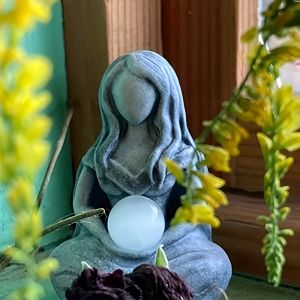 1PC Vintage Fairy Tale Moon Goddess Statue Resin Desk Sculpture Small Decorative Piece Universal Holidays