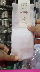 ถุงเท้านักเรียน แบบยาว Socksy สีขาวพื้นเทา สูงระดับน่อง ขนาด Free size แพ็ค 12คู่ / 6 คู่ สินค้าพร้อมส่ง