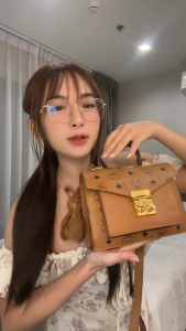 ชุดDUOน้ำยาทำความสะอาดกระเป๋า + สเปรย์กันน้ำกระเป๋า (เหมาะสำหรับหนังแข็ง หนังคาเวียร์ ) + สเปรย์กันน้ำกระเป๋าแบรนด์เนม ป้องกันเชื้อรา(แถมแปรงและผ้า)