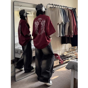 เสื้อยืดแขนสั้นผู้ชาย สีแดงเข้ม ทรงหลวม แฟชั่นฤดูร้อน เสื้อผ้าทำงานแบบลำลอง ผ้าฝ้ายผสมโพลีเอสเตอร์ คอกลม ปกติ