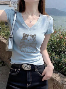 Áo Thun Nữ Tay Ngắn Cổ Chữ V in Họa Tiết Mùa Hè 2025 Phong Cách Hàn Quốc Ôm Vừa Vặn Giảm Tuổi Tác Thiết Kế Màu Xanh Lam