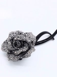 New Platinum Thought Rose Flower Girl Clip 2024 Fashionable Versatile One-Word Clip Elegant Ladybug Design Hair Accessories