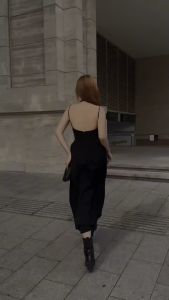 HJYN | Đầm 2 dây hở lưng Fidelma màu đen chất liệu kaki mặt nhung cao cấp