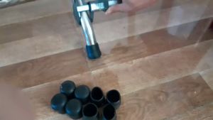 Combo 10 chiếc phi 32 bao ngoài chân đế chụp cao su bọc chân bàn ghếnút nhựa chống xước.