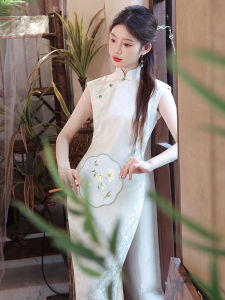 White Young Style Sleeveless Wedding Dress Cheongsam High Slit Breathable Fabric for Engagement Party And Drinking Ceremony