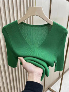 เสื้อสเวตเตอร์คอวีแขนสั้นผ้าไหมไหมน้ำแข็งระดับไฮเอนด์สำหรับผู้หญิงในช่วงฤดูร้อน เสื้อคลุมกันหนาวแบบสวมหัวทรงสลิมฟิตสีพื้น