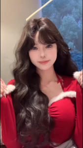 เสื้อยืดแขนยาว ทรงครอป คอเหลี่ยม มีสายคล้องคอคู่สำหรับผูกที่ด้านหลัง ติดโบว์เล็กๆ ผ้าฟลีซ แต่งขนเฟอร์นุ่มฟู ที่คอและปลายแขน ชุดคริสต์มาส #7758