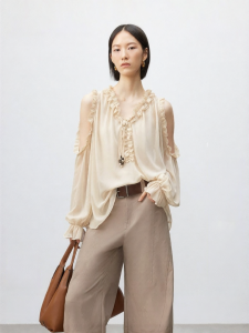 Vero Moda | Elegant V-Neck Off-Shoulder Ruffle Cuff Blouse