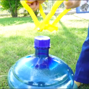 (แพค2ชิ้น)ที่จับน้ำ หูจับยกถังน้ำดื่ม ที่หิ้วถังน้ำ ที่ยกถังน้ำประหยัดแรง 2วิธีใช้ หูหิ้วถังน้ำ water lifting handle