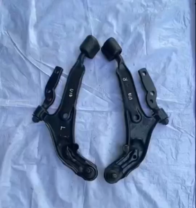 ปีกนกล่าง  Nissan Bluebird U13  ปี 95-98