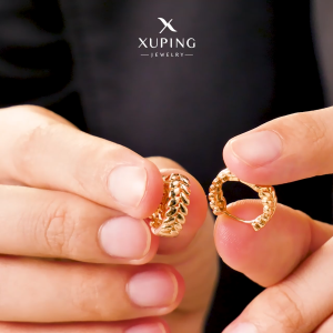 Xuping Anting Klip Motif Daun Perhiasan Lapis Emas 18K (0161250484)