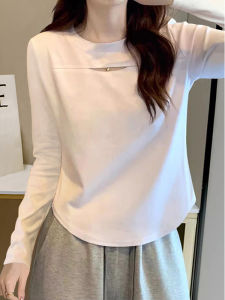 Áo Thun Cotton Dài Tay Màu Trắng Cho Nữ Mùa Xuân Thu Thiết Kế Mới Không Đều Khoét Lỗ Áo Lót Cổ Tròn Tay Dài Thường