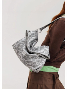 TOUTOU | Leopard Print Lazy Commuter Tote